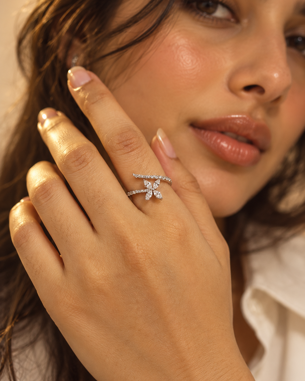 Floral crossover ring in 925 silver