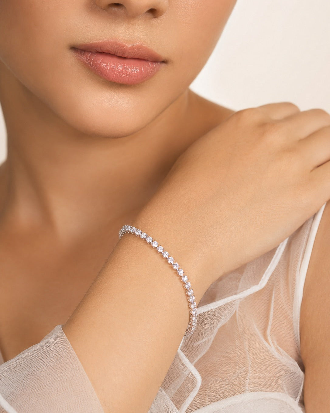 925 Sterling Silver round-cut tennis bracelet with secure box clasp