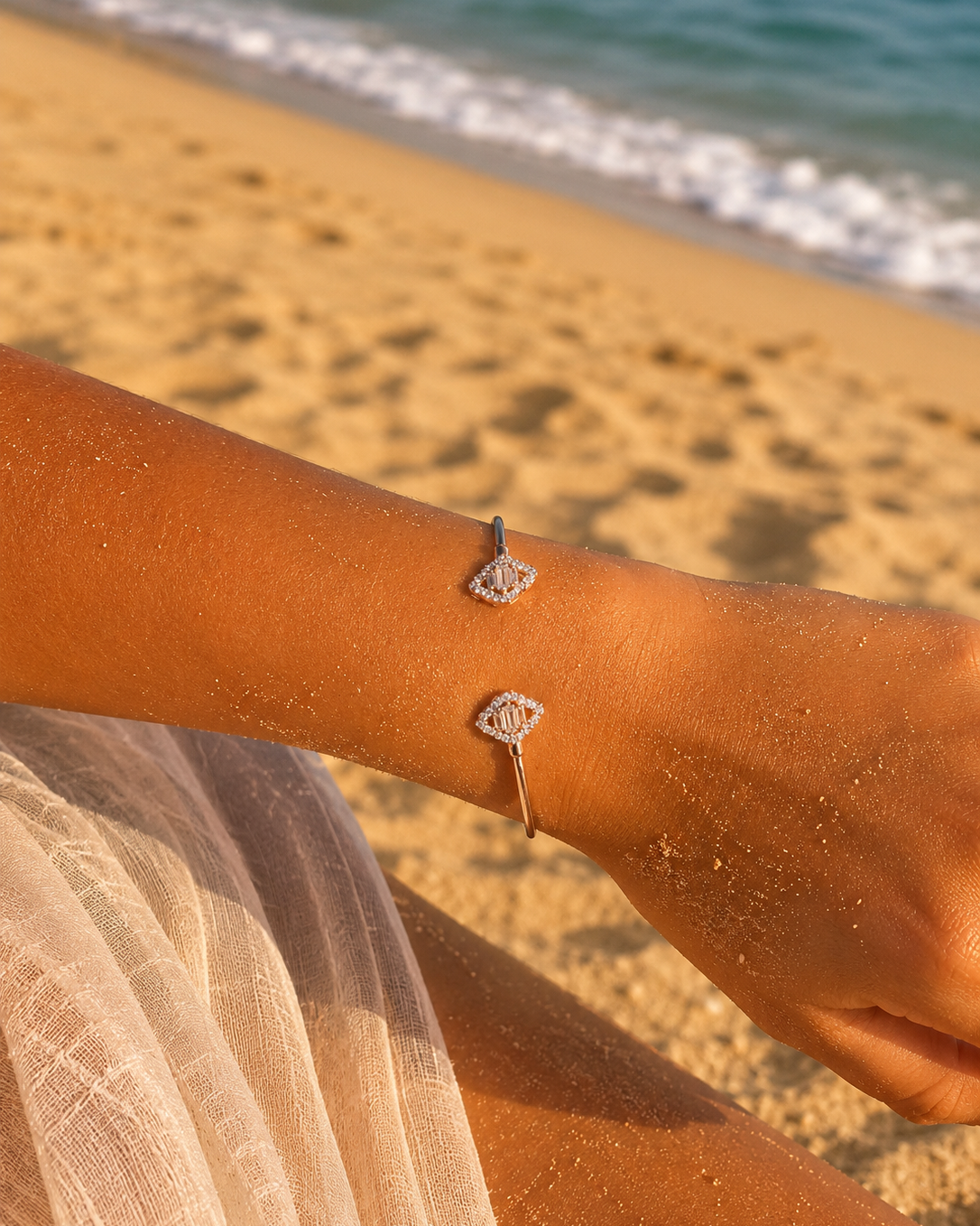 Elegant open cuff bracelet #color_silver