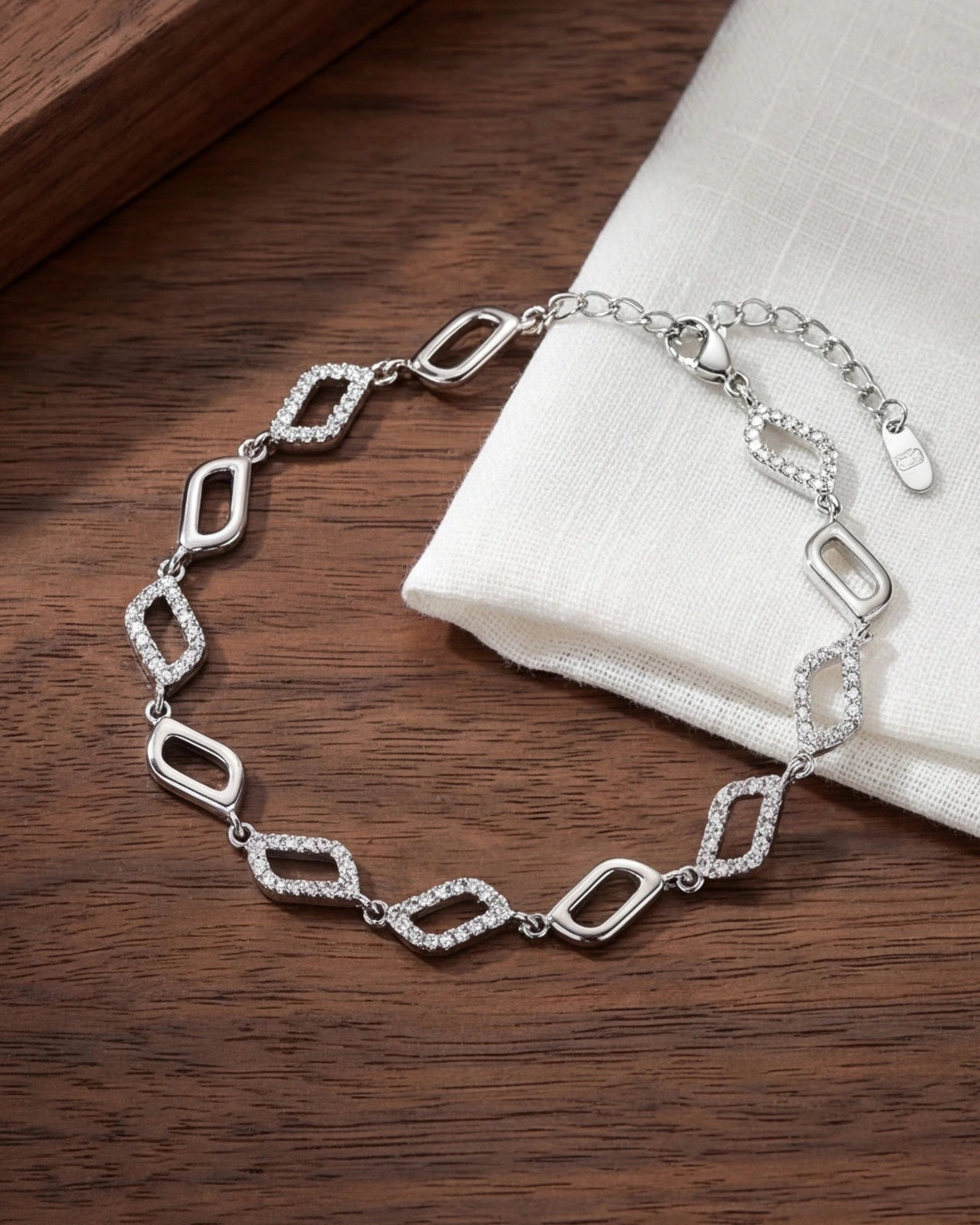 Elegant link chain bracelet #color_silver