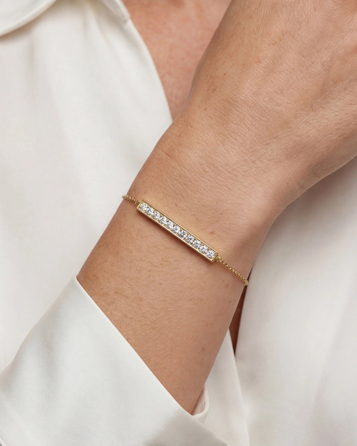 Elegant Lumière Bar minimal bracelet #color_gold