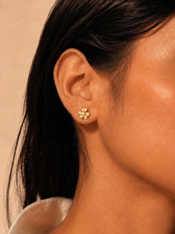 Pearla_Clover_CZ_Stud_Earrings #color_gold
