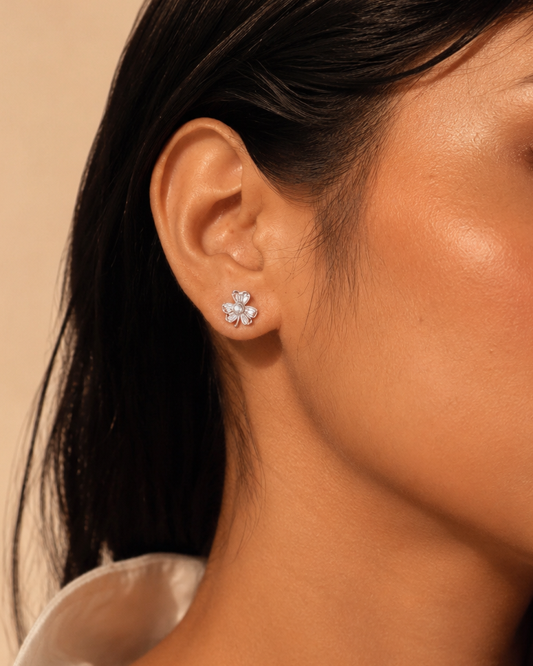 Pearla_Clover_Stud_Earrings #color_silver