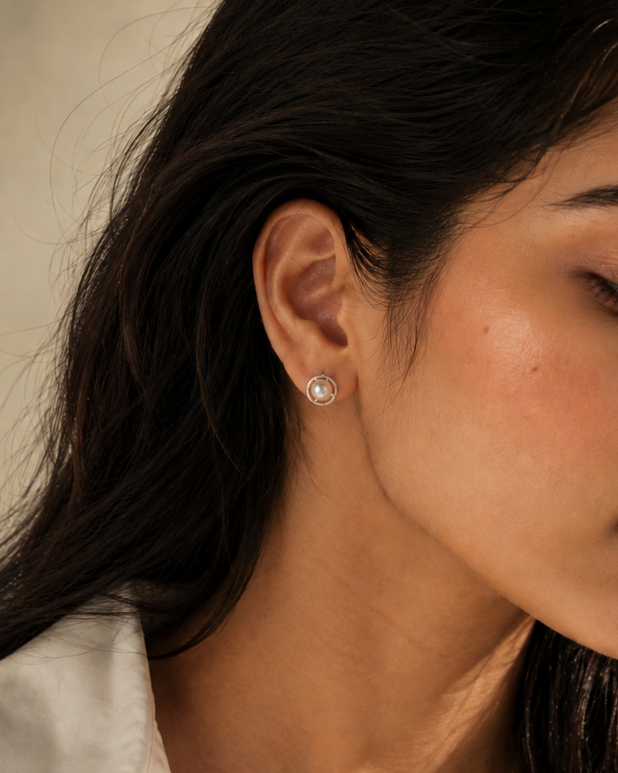 open circle pearl stud earrings #color_silver