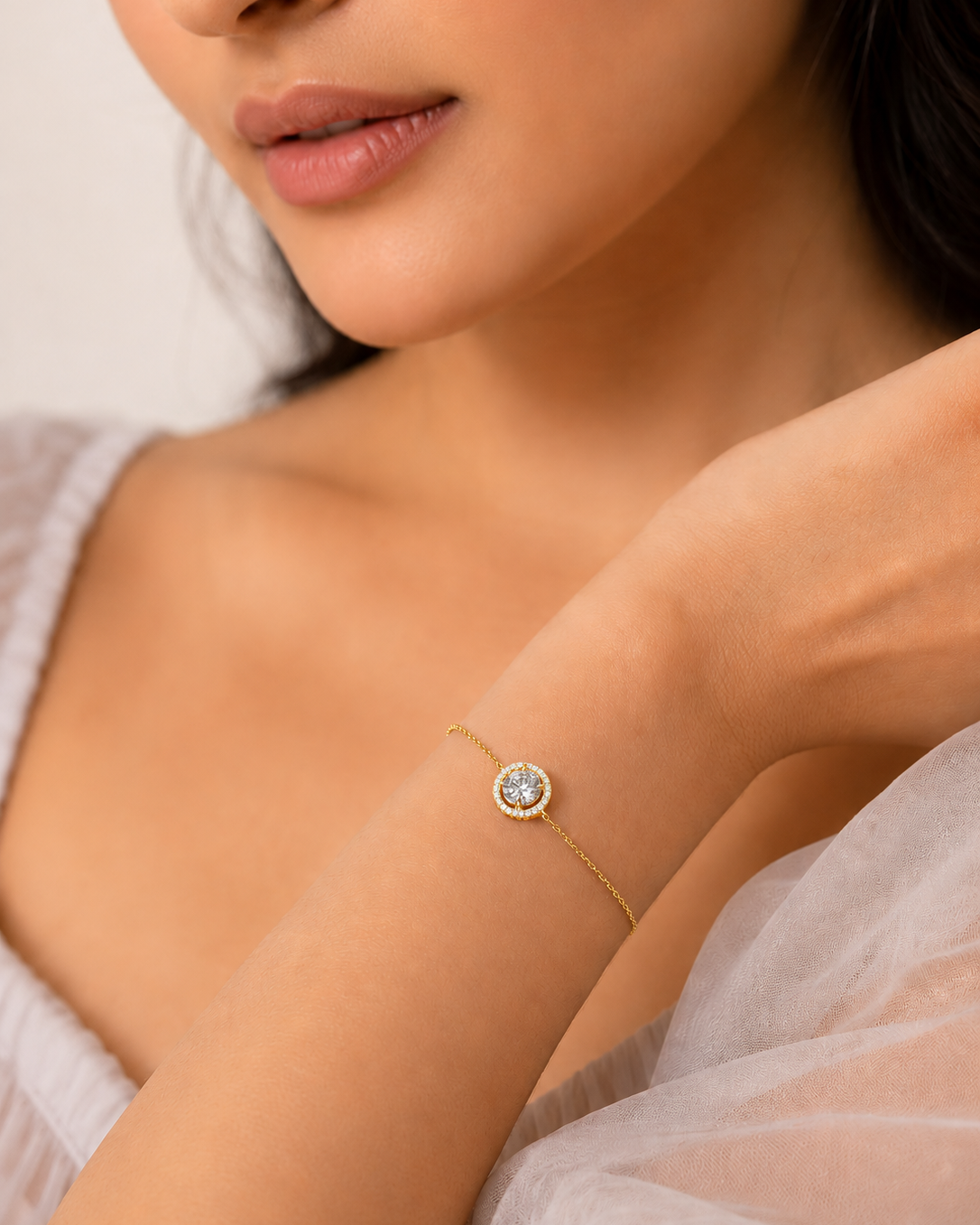 Halo Solitaire Bracelet #color_gold