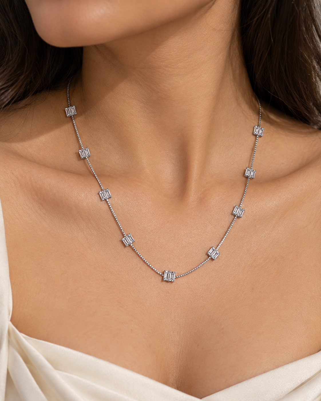 925 silver necklace with baguette-cut white stone accents