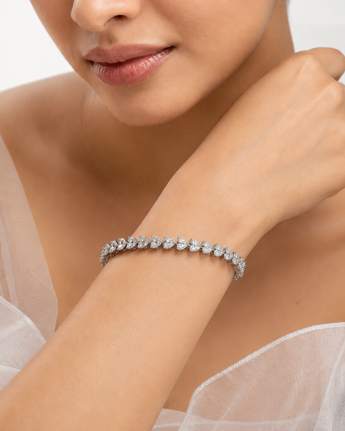 Elegant heart detail tennis bracelet #color_silver