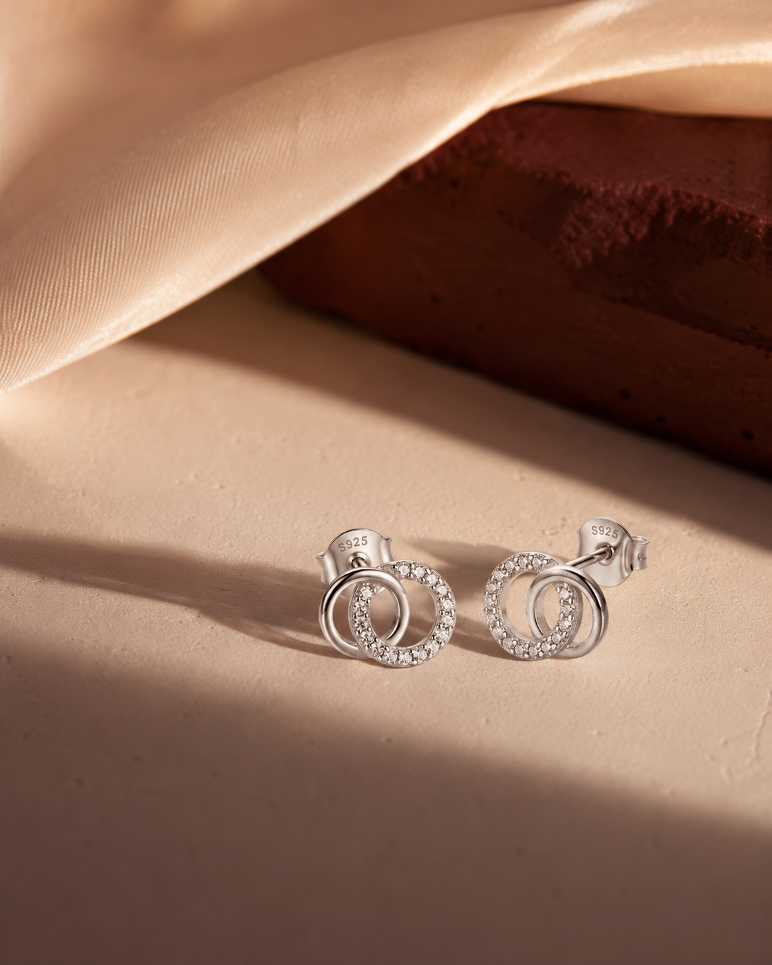 Interlocking Circle Stud Earrings | 925 Silver Circle Earrings