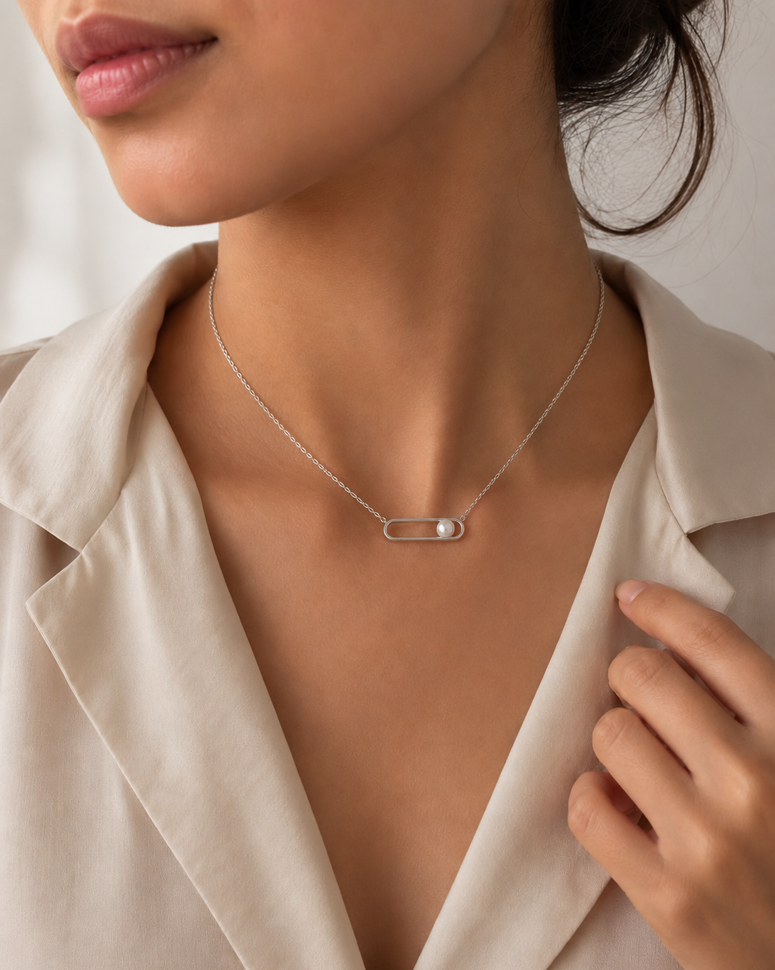 Silver pearl necklace