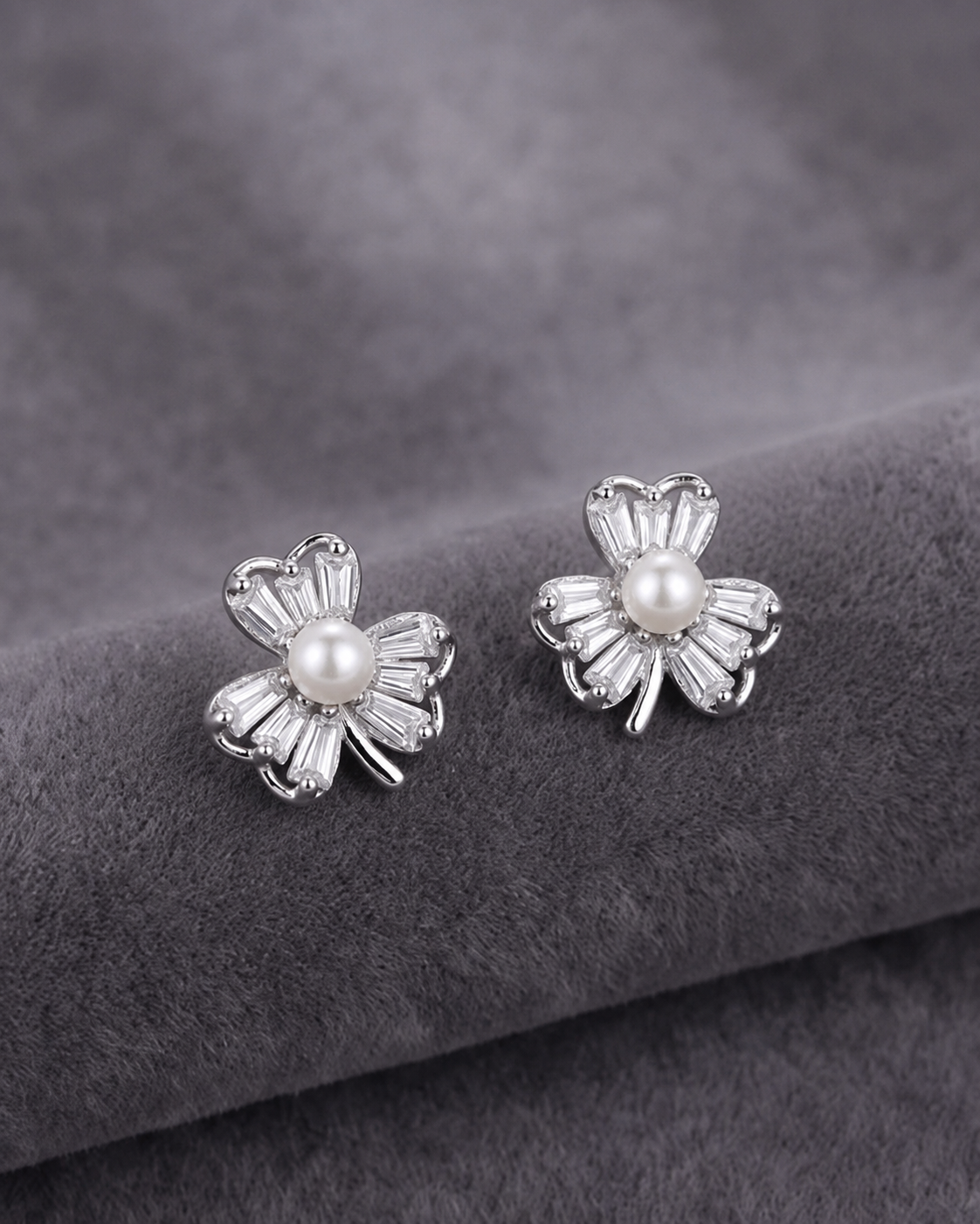 Pearla_Clover_Stud_Earrings #color_silver