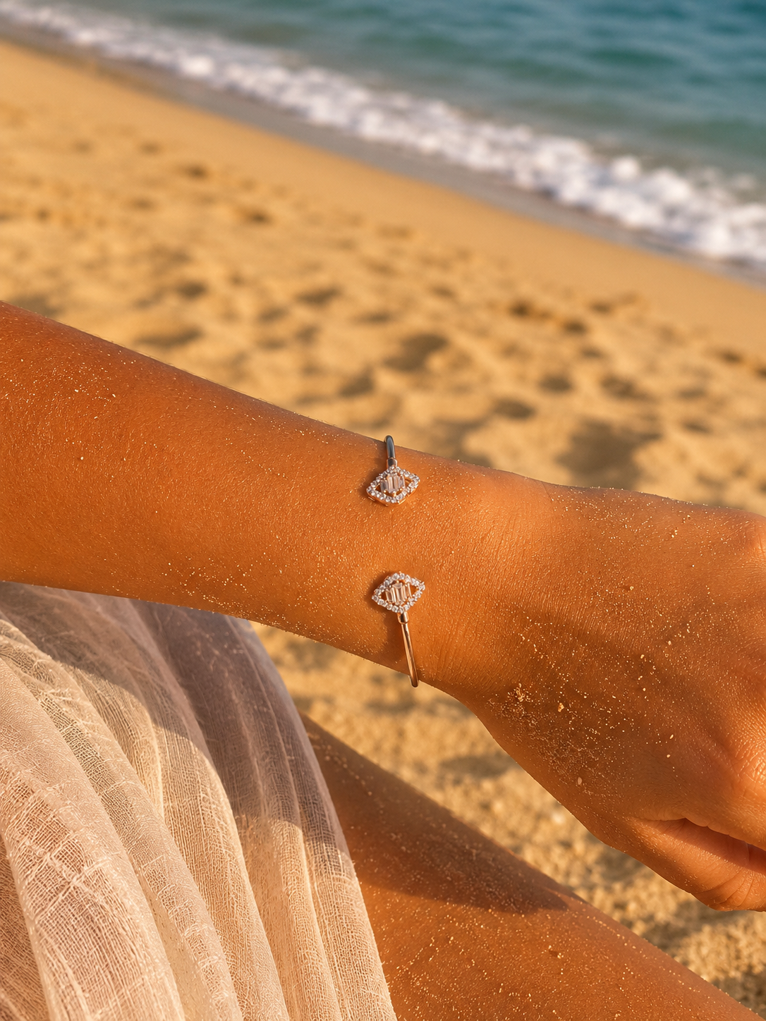 Elegant open cuff bracelet #color_silver