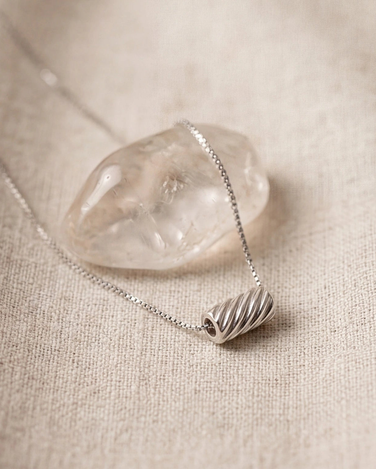 Textured Barrel Pendant Box Chain Necklace for Women#color_silver